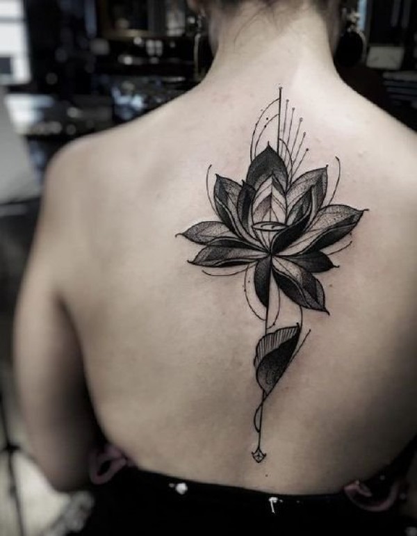 后背莲花纹身 女生手背好看的一组莲花纹身图片