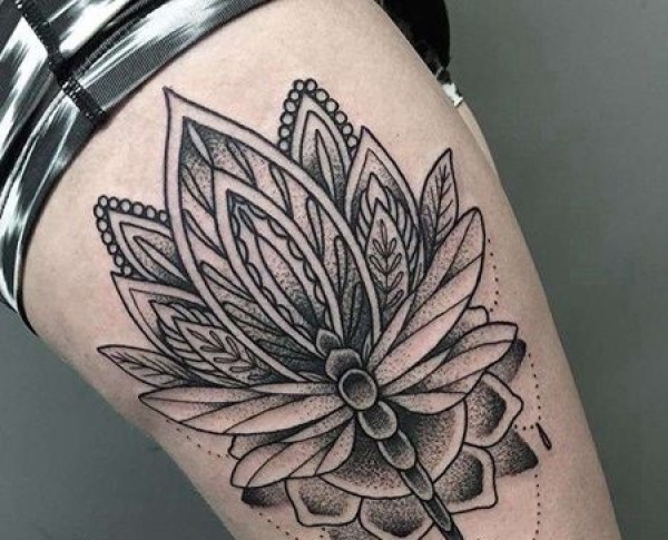 几何大腿蜻蜓花卉纹身图片