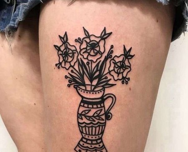 Old School大腿花瓶花卉纹身图片