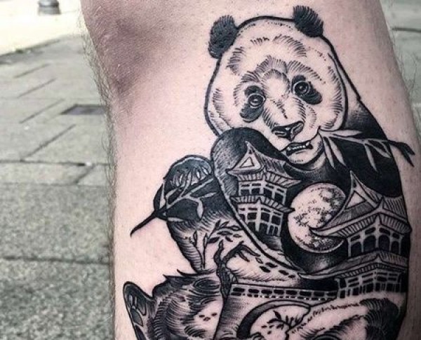 线条后背熊猫纹身图片