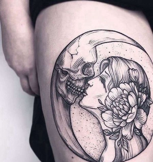 线条大腿女人月亮纹身图片