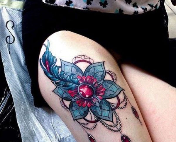 New School大腿宝石羽毛花卉纹身图片