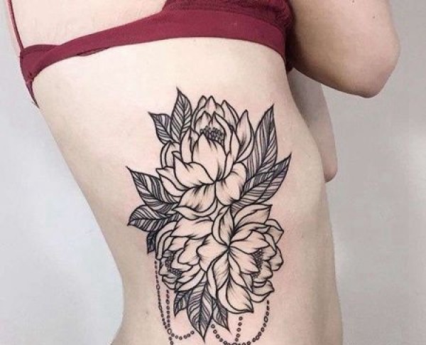 小腿侧腰花卉纹身图片