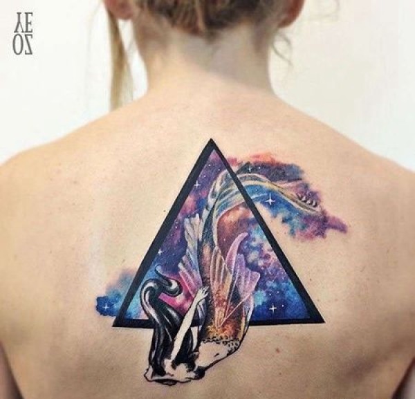 水彩后背美人鱼纹身图片