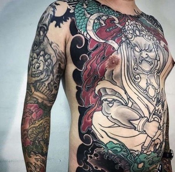 新传统前胸腹部不动明王纹身图片