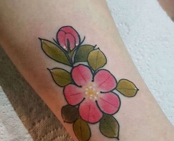 New School小臂桃花纹身图片