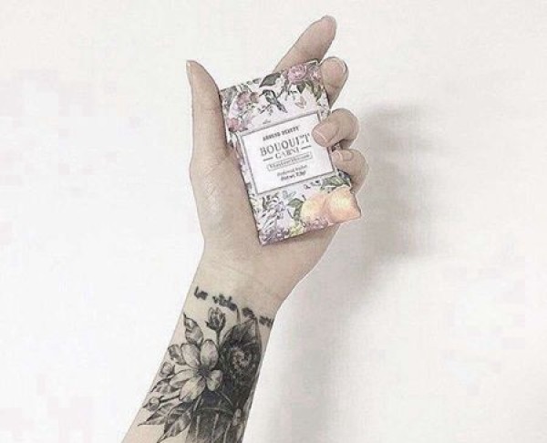 小臂宝石花卉纹身图片