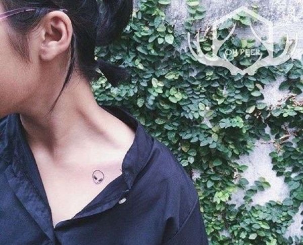 小清新锁骨外星人纹身图片