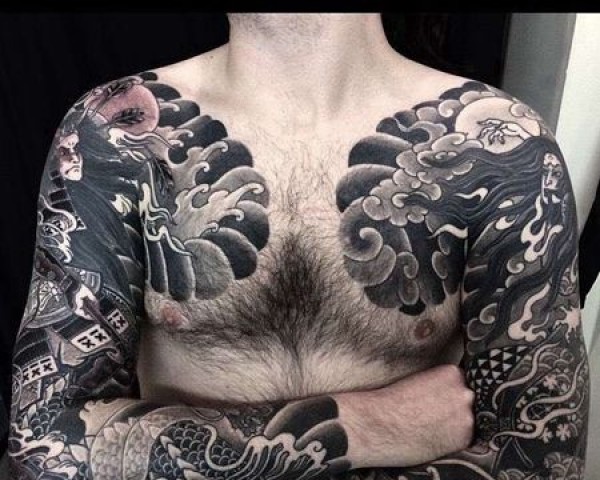 日式胳膊前胸武士纹身图片