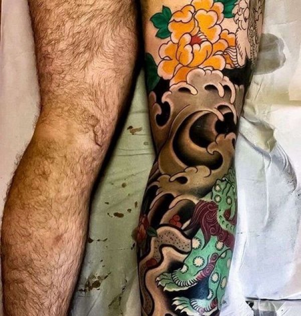 日式腿唐狮牡丹纹身图片