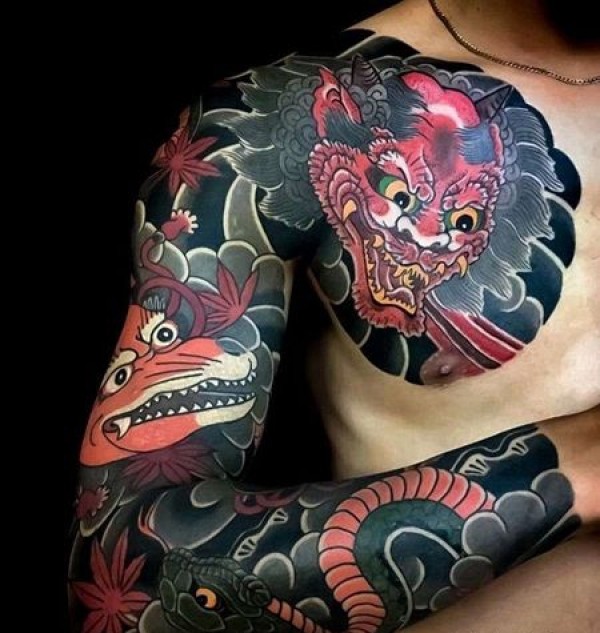 日式胳膊前胸蛇狐狸唐狮纹身图片