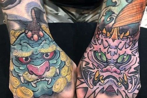 新传统手背唐狮龙纹身图片
