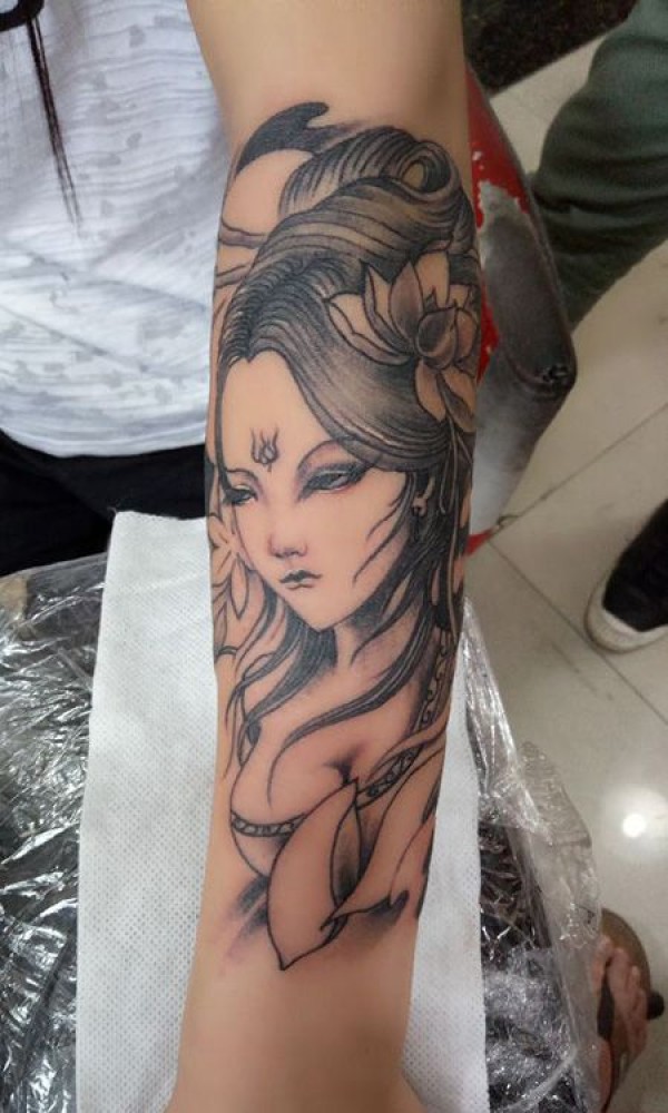 手臂古代美人纹身图片