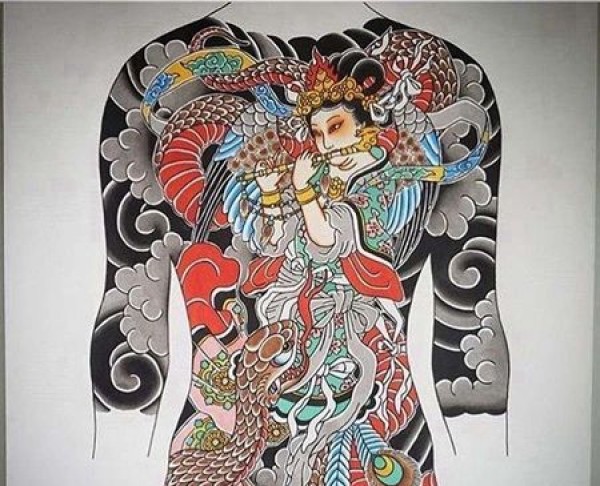 日式后背蛇艺伎纹身图片