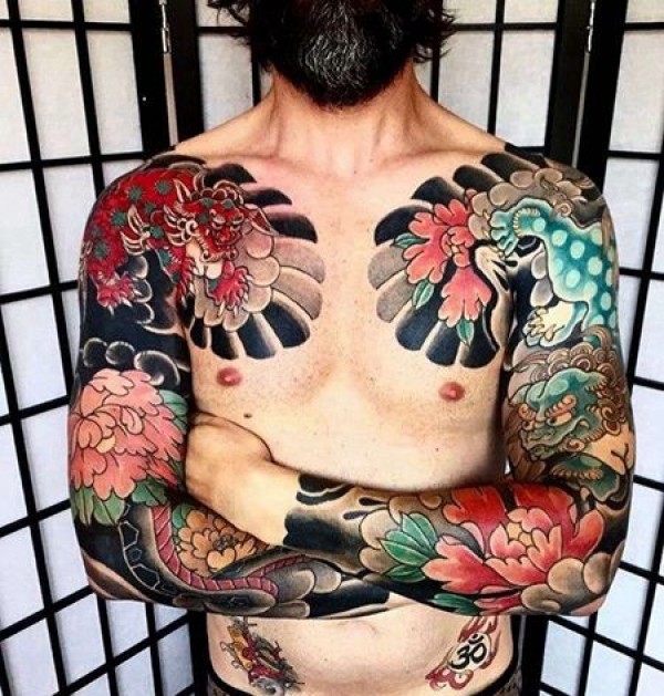 日式胳膊前胸牡丹唐狮纹身图片