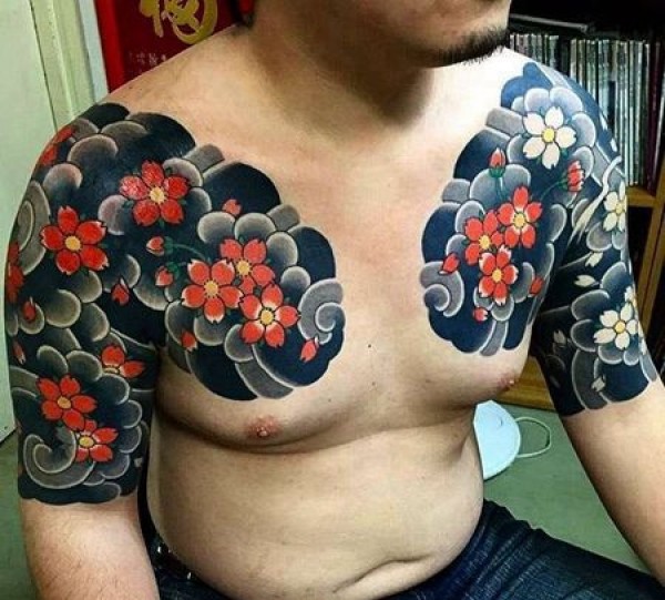 日式大臂前胸樱花纹身图片