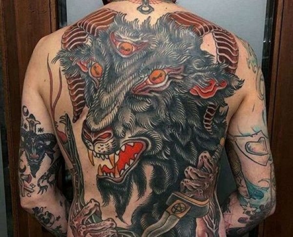 Old School后背羊纹身图片
