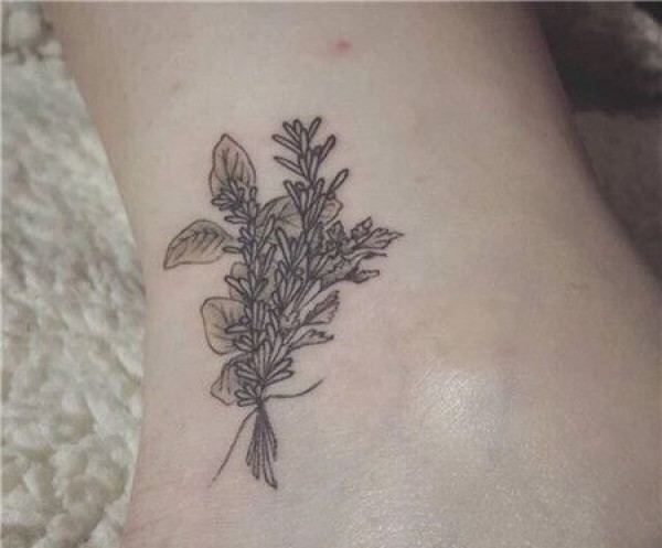 脚踝小草纹身图片