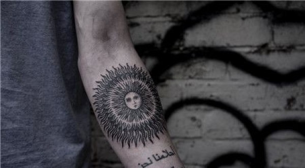 太阳图腾手臂纹身图片