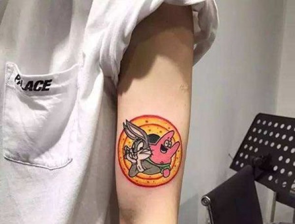 大臂兔八哥派大星纹身图片