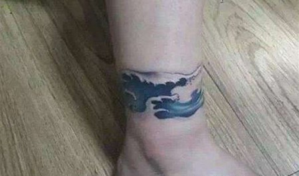 脚踝浪花脚环纹身图片