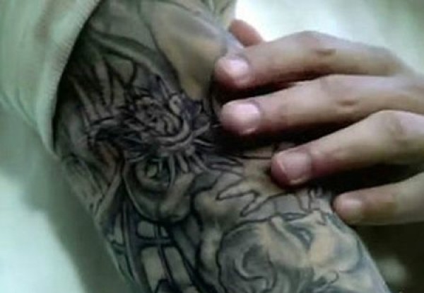 越狱主角手臂沙漠魔鬼花纹身