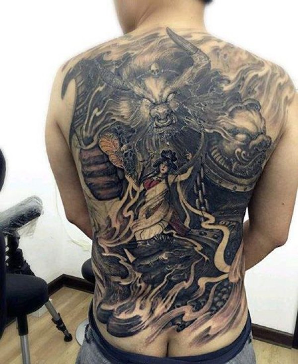 满背霸气的牛魔王纹身图片