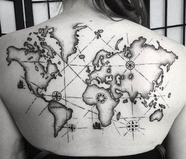 女生背部好看的地图纹身图片