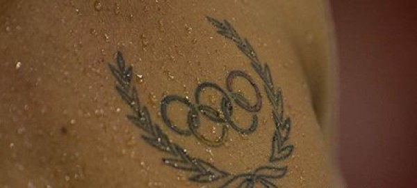 大臂五环标志纹身图片