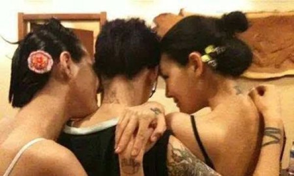 台湾美女明星大小s姐妹纹身