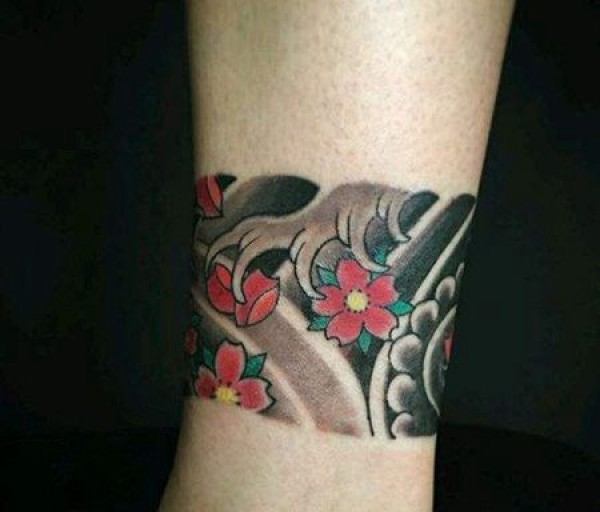 浪花图腾脚环纹身图片