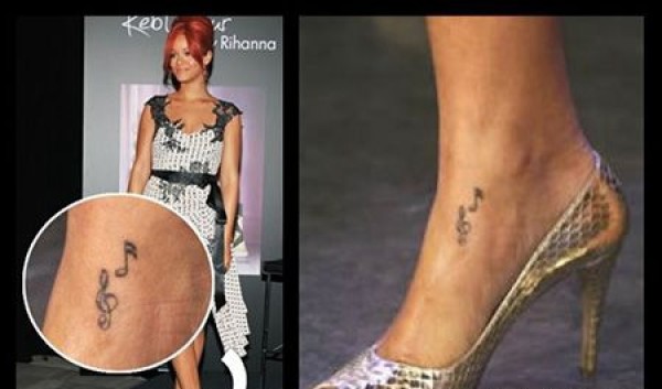 Rihanna脚背内侧音符纹身图片