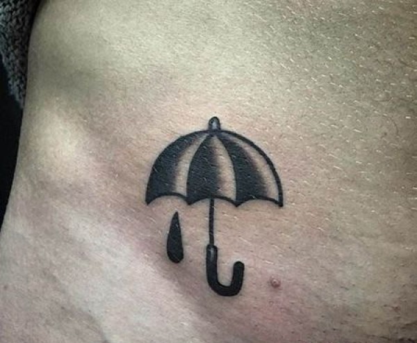 腹部雨伞纹身图片