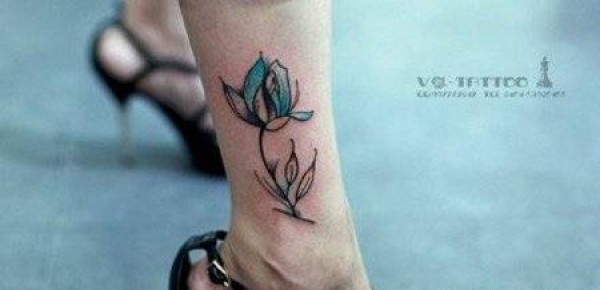 脚踝性感的玉兰花纹身图片