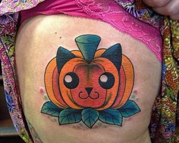 大腿可爱的南瓜纹身图片