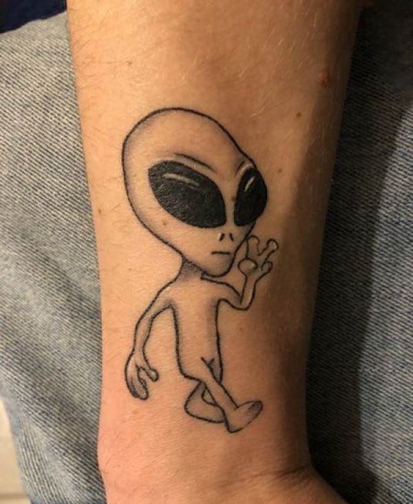 手腕个性外星人纹身图片