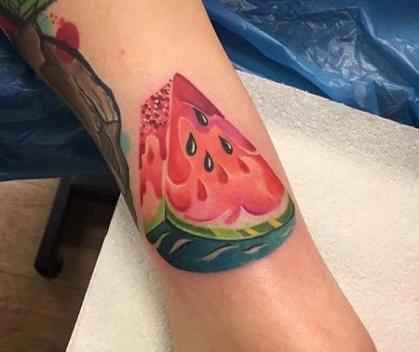 手腕美味可口的西瓜纹身图片