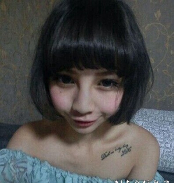 肩部迷人的梵文纹身图片