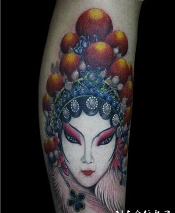 手臂经典花旦纹身