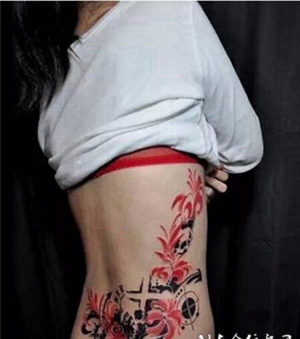 优美纯洁彼岸花纹身