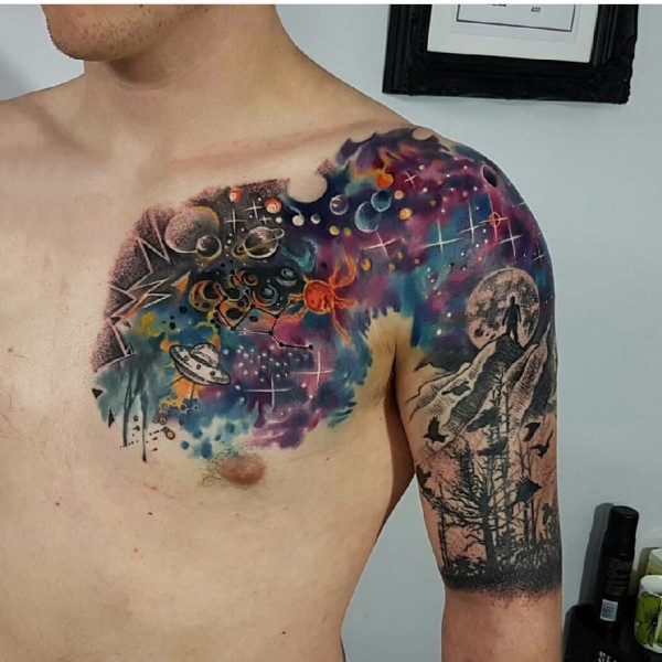 男生肩部彩绘渐变星空元素简单线条山脉纹身图片
